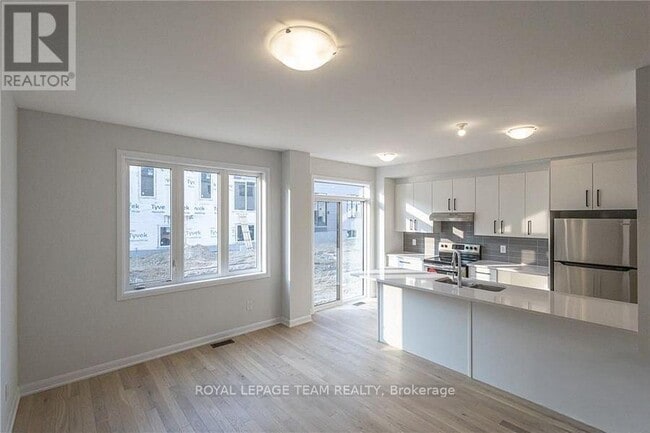 property at 915 Athenry Ct