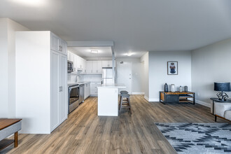 38 Dixington Crescent in Toronto, ON - Building Photo - Interior Photo