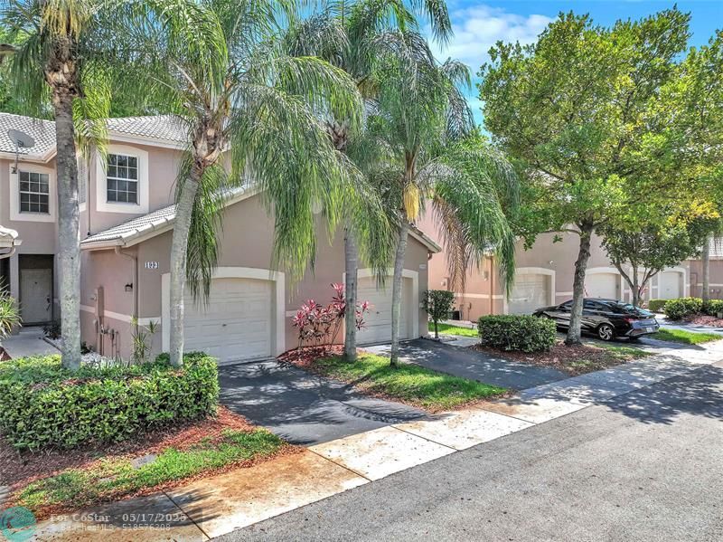 1994 Madeira Dr in Weston, FL - Building Photo