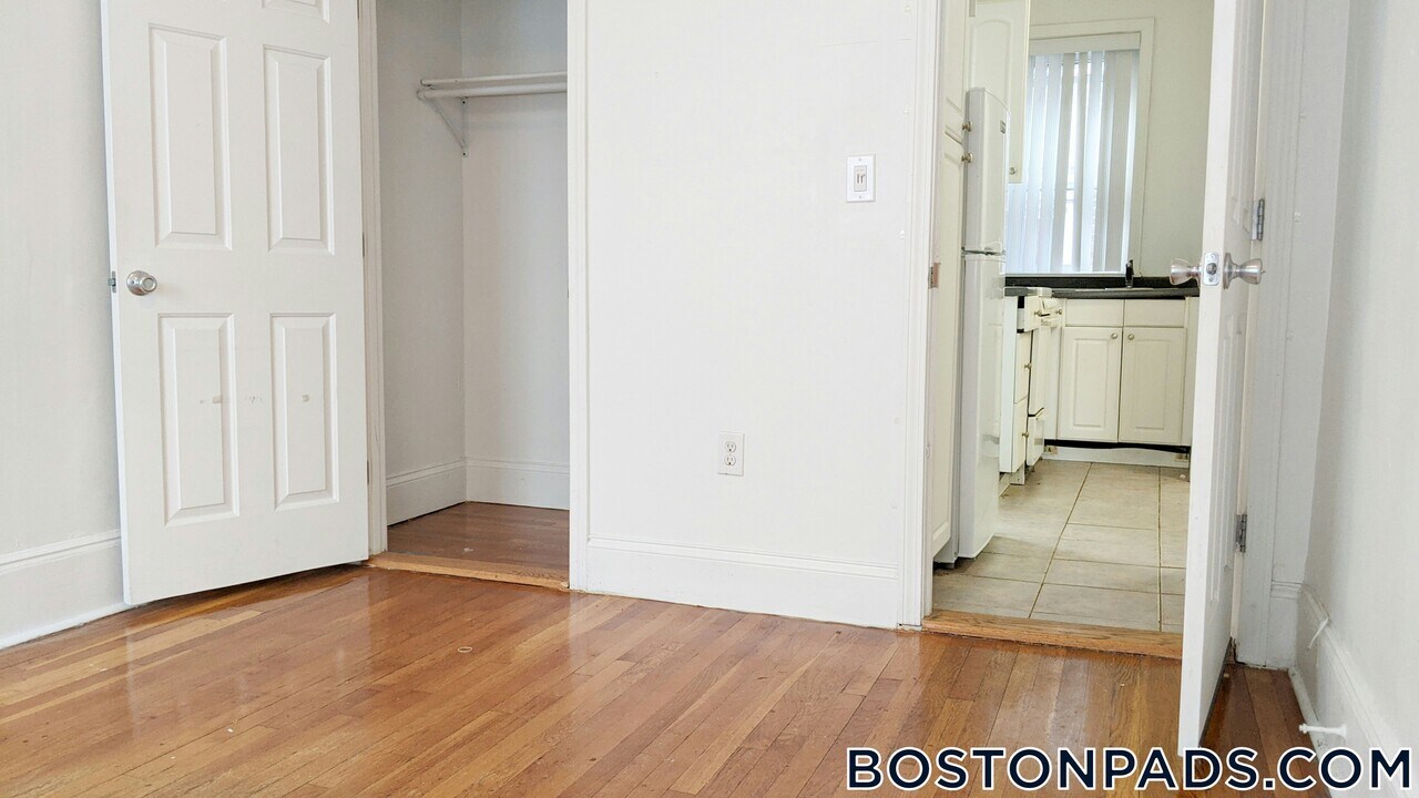 26 Hemenway St in Boston, MA - Building Photo