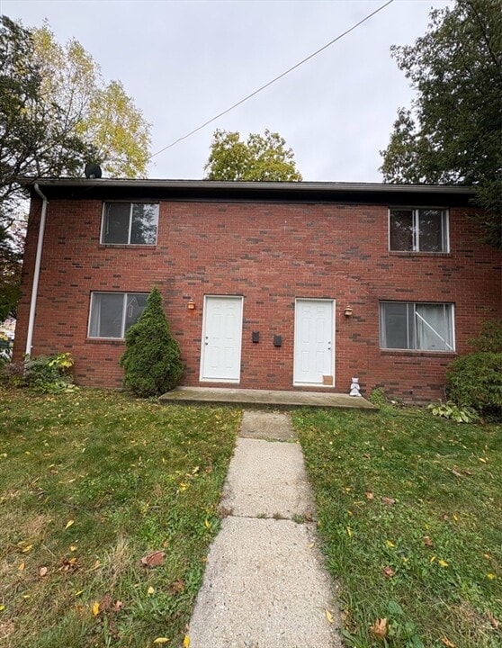 63 Fisher St in Springfield, MA - Building Photo