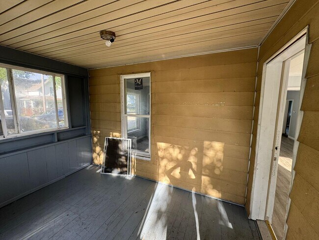 724 Division St in Mishawaka, IN - Foto de edificio - Building Photo