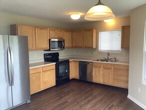 10236 Meadow Glen Dr in Independence, KY - Building Photo - Building Photo