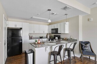 Icon Apartments in Killeen, TX - Foto de edificio - Building Photo