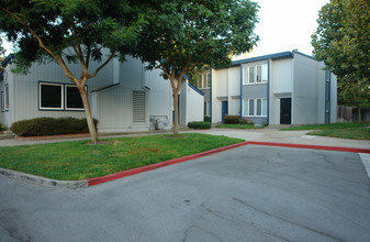 Colorado Park Apartments in Palo Alto, CA - Building Photo - Building Photo