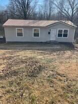 2129 Ferry Rd in Clarksville, TN - Building Photo