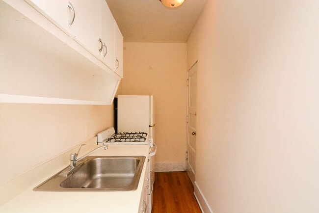 938 W Cornelia Ave, Unit J05W in Chicago, IL - Building Photo - Building Photo