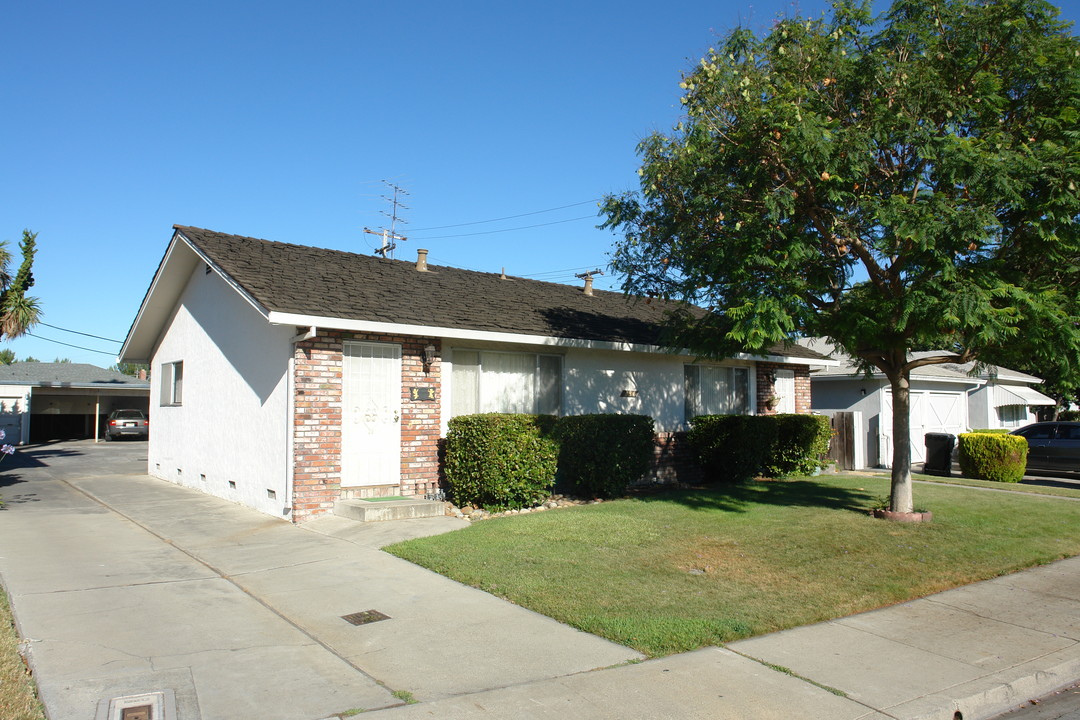 884 Maryann Dr in Santa Clara, CA - Building Photo