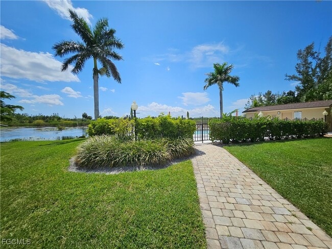 property at 7125 Lakeridge Ct