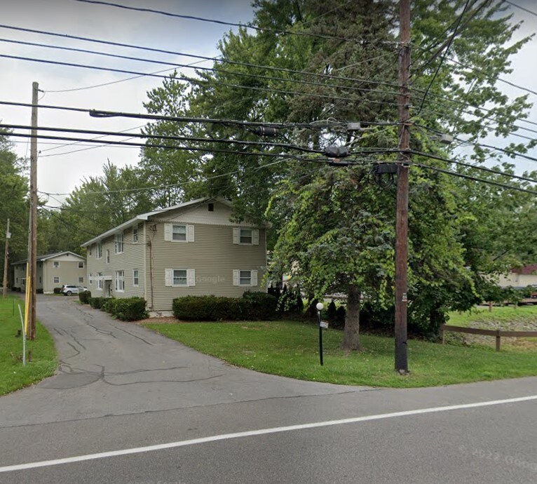 1125 Vine St in Liverpool, NY - Building Photo