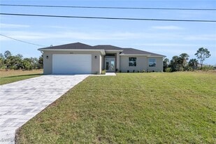 1539 NE 36th Ln in Cape Coral, FL - Building Photo