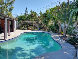 1865 Washington Ave in Melbourne, FL - Building Photo