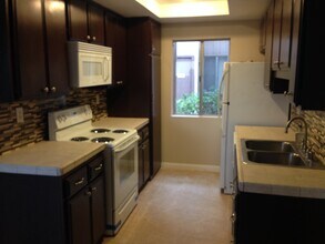 6560 College Grove Dr in San Diego, CA - Foto de edificio - Building Photo