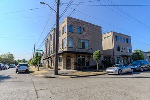 8119 Stone Ave N in Seattle, WA - Building Photo