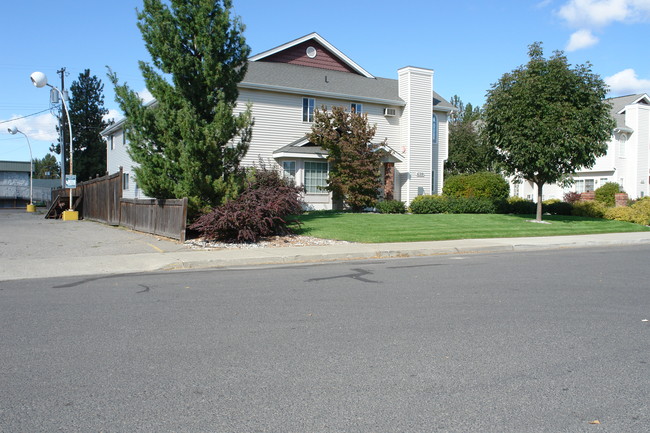 6319-6321 N Normandie St in Spokane, WA - Foto de edificio - Building Photo