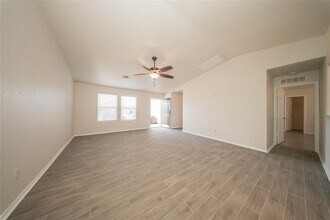 9117 Checkerbloom Dr in Oklahoma City, OK - Building Photo - Building Photo