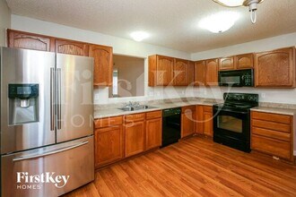 15572 Dry Creek Rd in Noblesville, IN - Foto de edificio - Building Photo