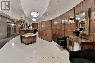 102 Bloor St W in Toronto, ON - Building Photo - Building Photo