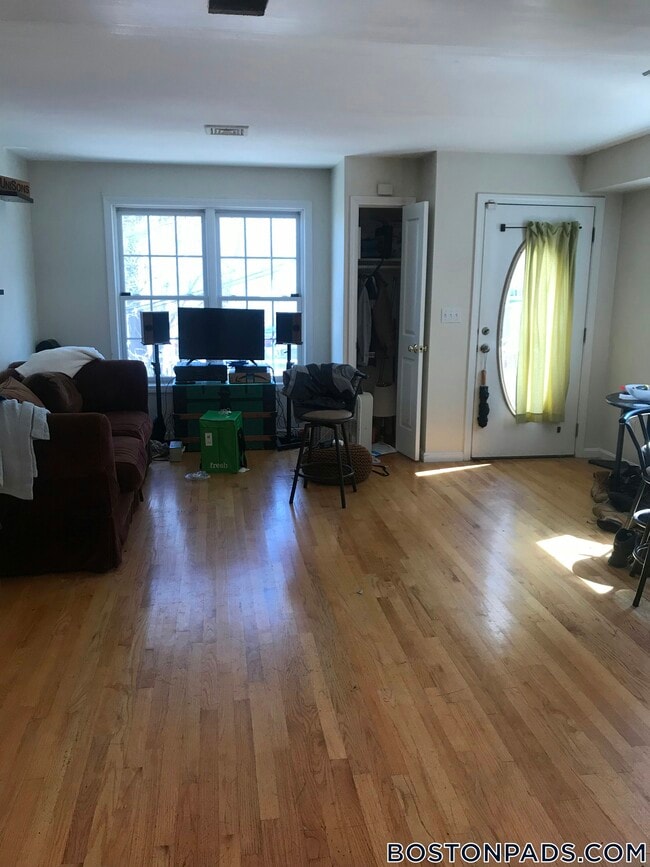 6 Harleston St in Boston, MA - Foto de edificio - Building Photo