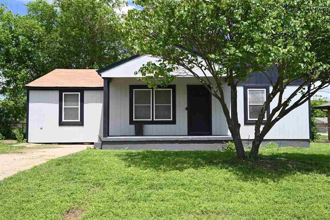 4355 Boren Ave in Wichita Falls, TX - Building Photo