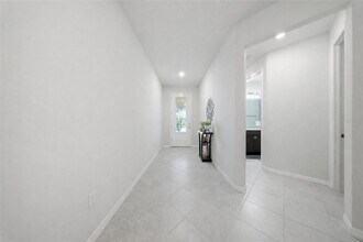 18930 Willowmore Cedar Dr in Lutz, FL - Building Photo - Building Photo