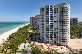 Contessa Condominium in Naples, FL - Foto de edificio - Building Photo