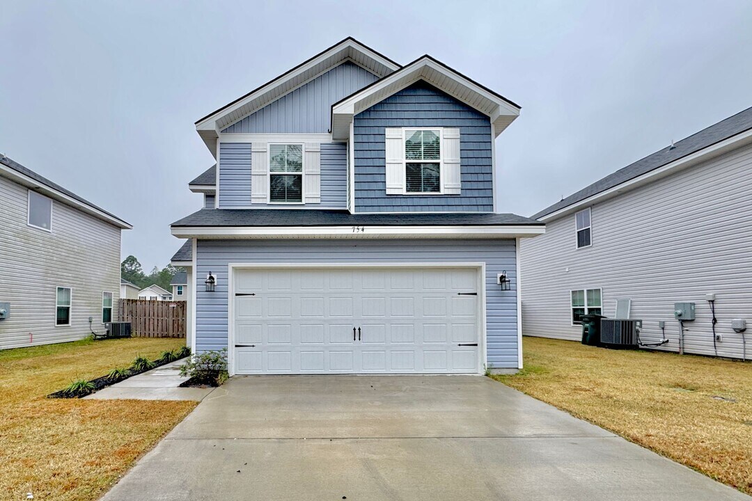 754 Grayson Ave in Hinesville, GA - Building Photo