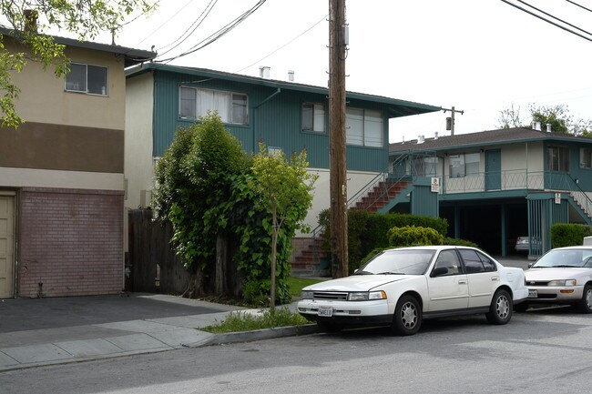 565 Geneva Ave in Redwood City, CA - Building Photo - Building Photo