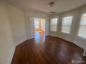 261 Powers St in New Brunswick, NJ - Building Photo - Building Photo