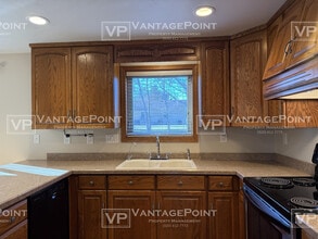 2125 Elvira Way in Green Bay, WI - Building Photo - Building Photo