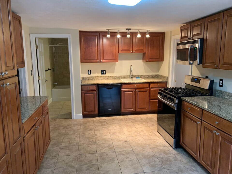 12 Juliette St in Andover, MA - Building Photo