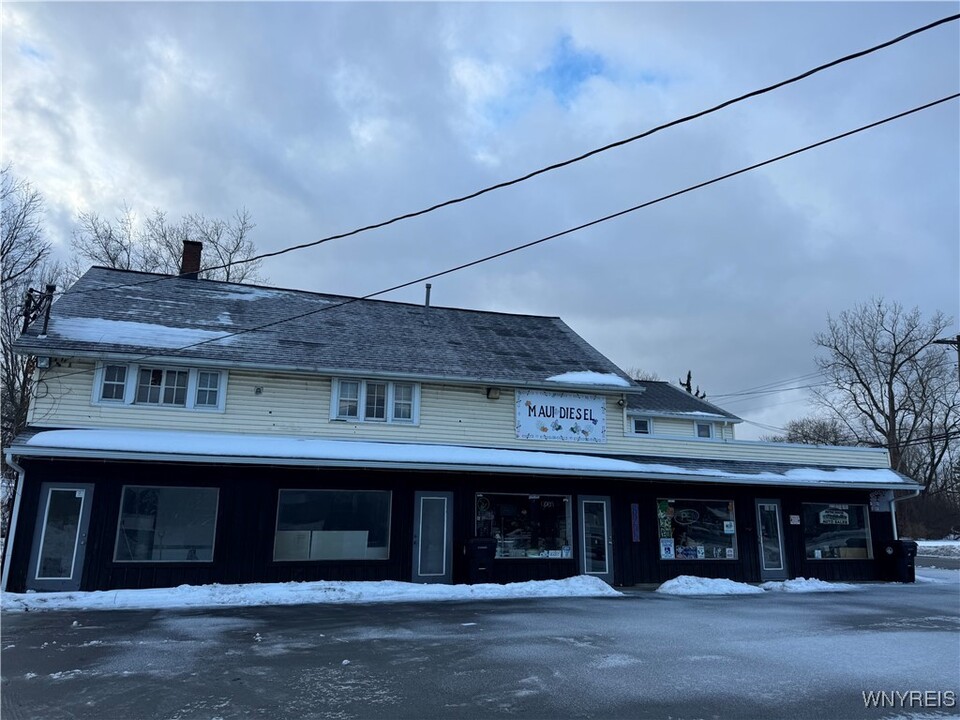 11007 Broadway in Alden, NY - Building Photo