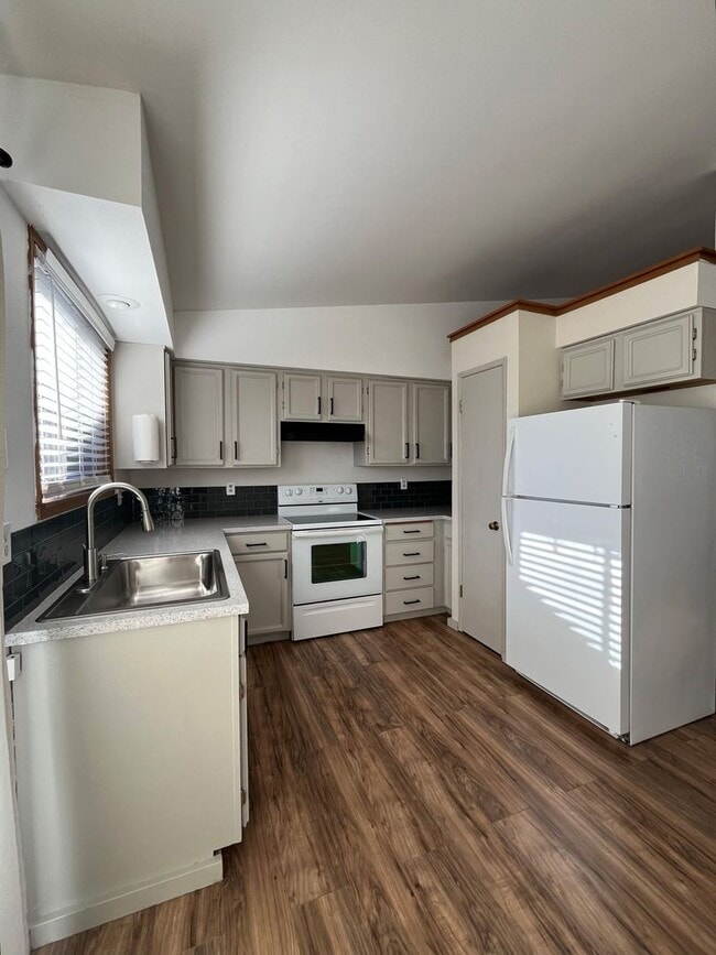 1239 Susan Pl in Wenatchee, WA - Building Photo - Building Photo