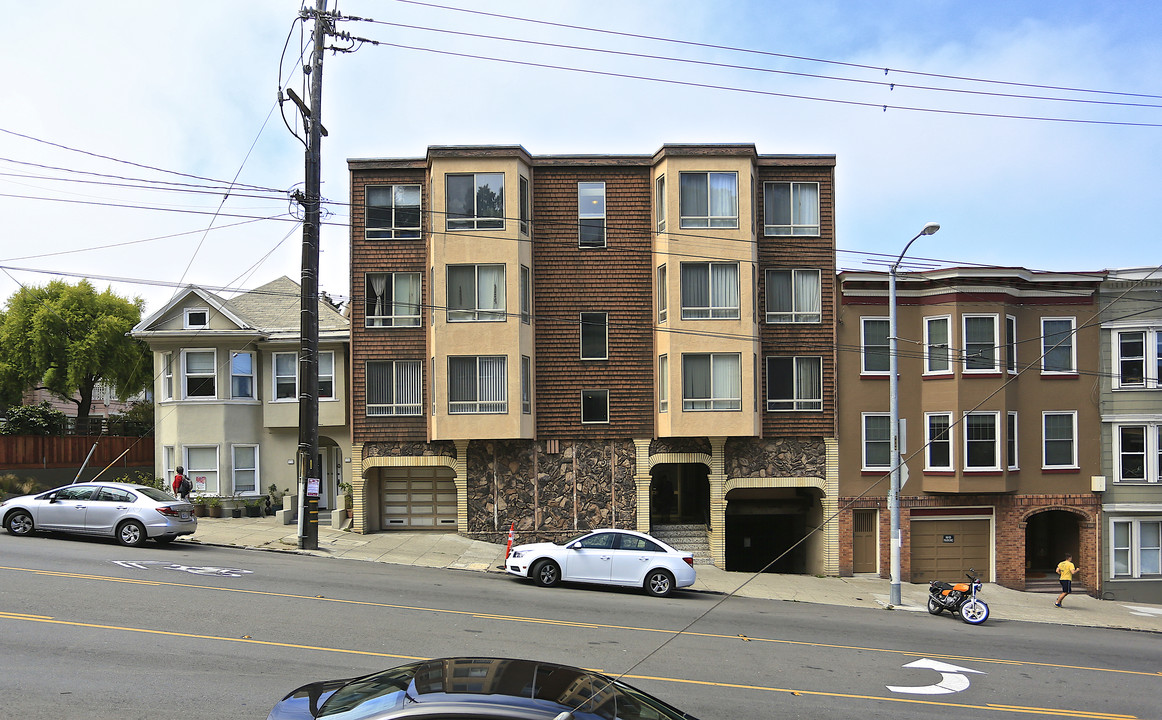 330 Parnassus Ave in San Francisco, CA - Building Photo