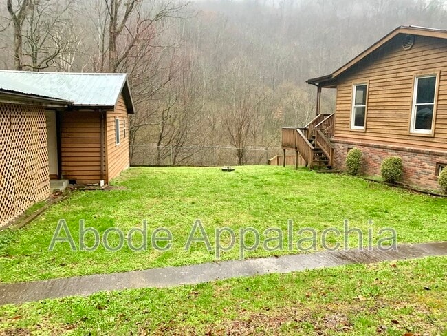1233 Collins Hwy in Pikeville, KY - Building Photo - Building Photo
