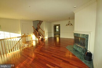 10003 Sterling Terrace in Rockville, MD - Foto de edificio - Building Photo