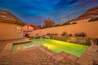 768 Tozzetti Ln in Henderson, NV - Foto de edificio - Building Photo
