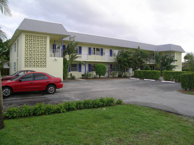 Pineapple Apartments in Delray Beach, FL - Building Photo - Building Photo