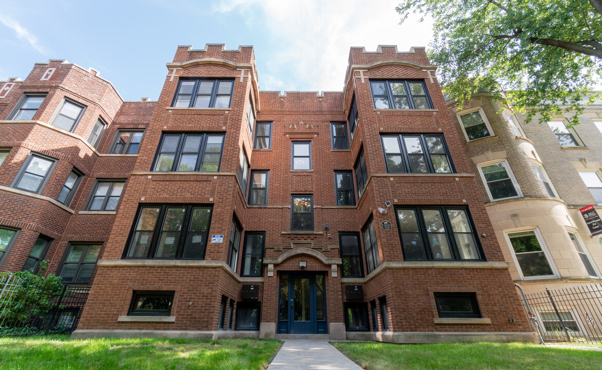 4747 N Beacon St in Chicago, IL - Foto de edificio