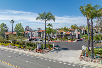 The Avenue at San Marcos in San Marcos, CA - Foto de edificio - Building Photo