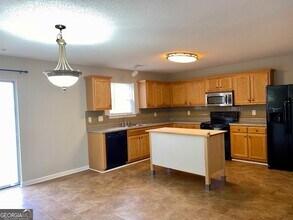 2831 Amerson Ct in Ellenwood, GA - Foto de edificio - Building Photo