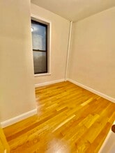 321 E 85th St in New York, NY - Foto de edificio - Building Photo