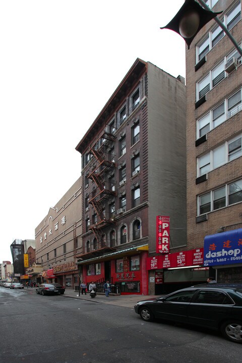 10-12 Elizabeth St in New York, NY - Building Photo