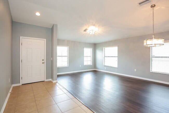 7319 Tangle Bend Dr in Gibsonton, FL - Building Photo - Building Photo