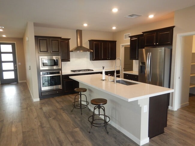 8377 Fenhollow Dr in Reno, NV - Building Photo - Building Photo