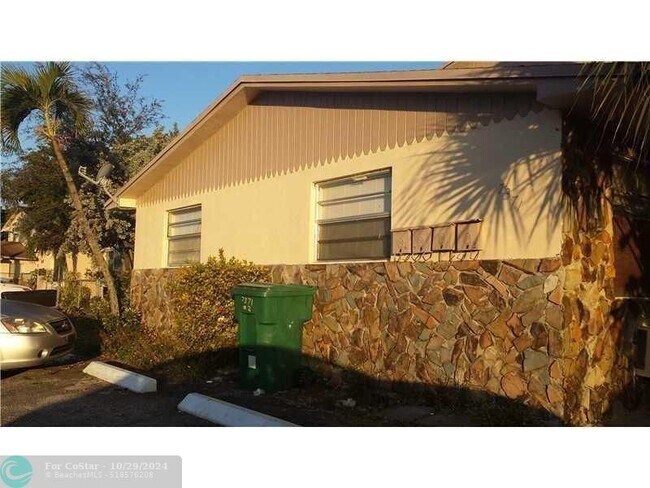 7371 NW 37th St-Unit -2 in Hollywood, FL - Building Photo - Building Photo