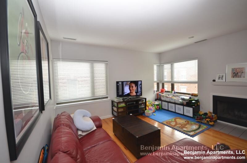 110 Strathmore Rd, Unit 402 in Boston, MA - Building Photo