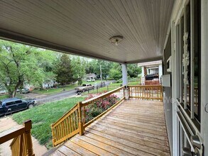 2430 E 67th Terrace in Kansas City, MO - Building Photo - Building Photo