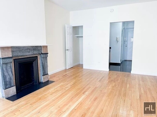 East 84th Street, Unit 5B in New York, NY - Foto de edificio - Building Photo