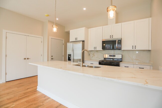 2230 W Wilson Ave in Chicago, IL - Building Photo - Building Photo